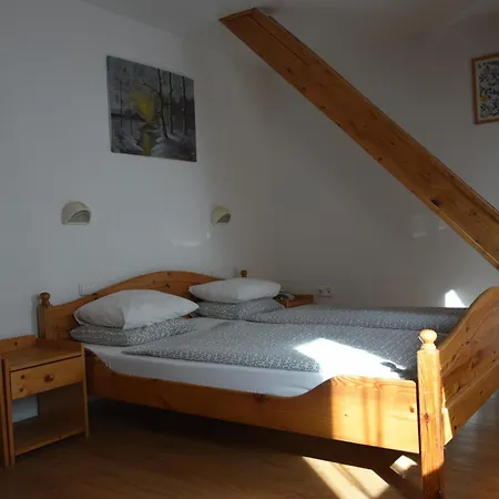 לינה וארוחת בוקר Balf Panzio סופרון