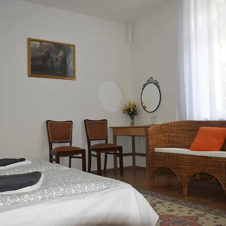 Balf Panzio לינה וארוחת בוקר